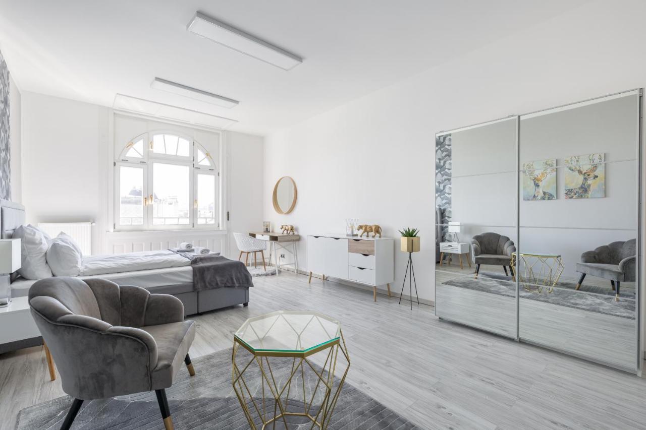 Designer Apartment On The Budapest Broadway With 2Br And Ac Exterior photo