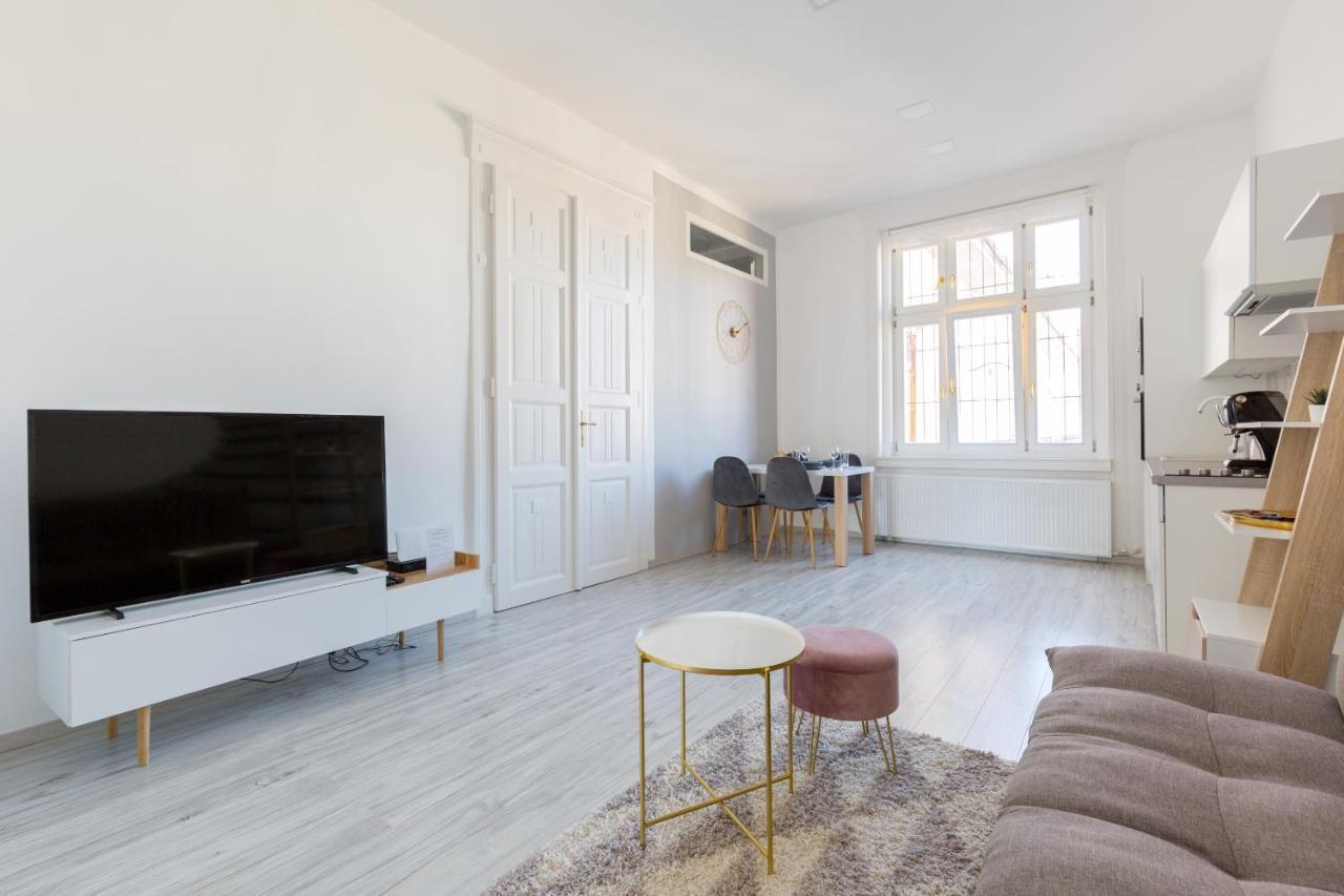 Designer Apartment On The Budapest Broadway With 2Br And Ac Exterior photo